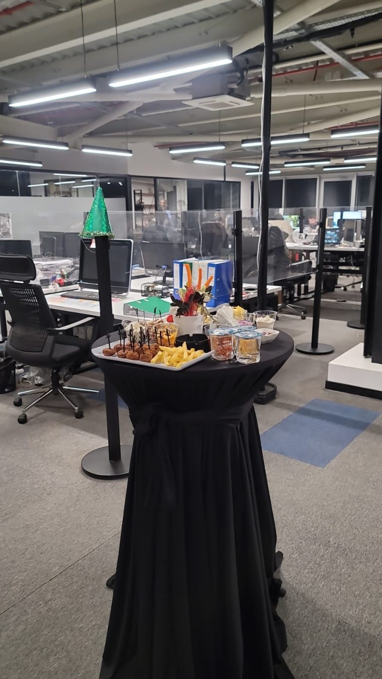 Ultra Lüks Ofis Parti Organizasyonu (DJ + Ses Sistemi + Ara Sıcaklı Menü)