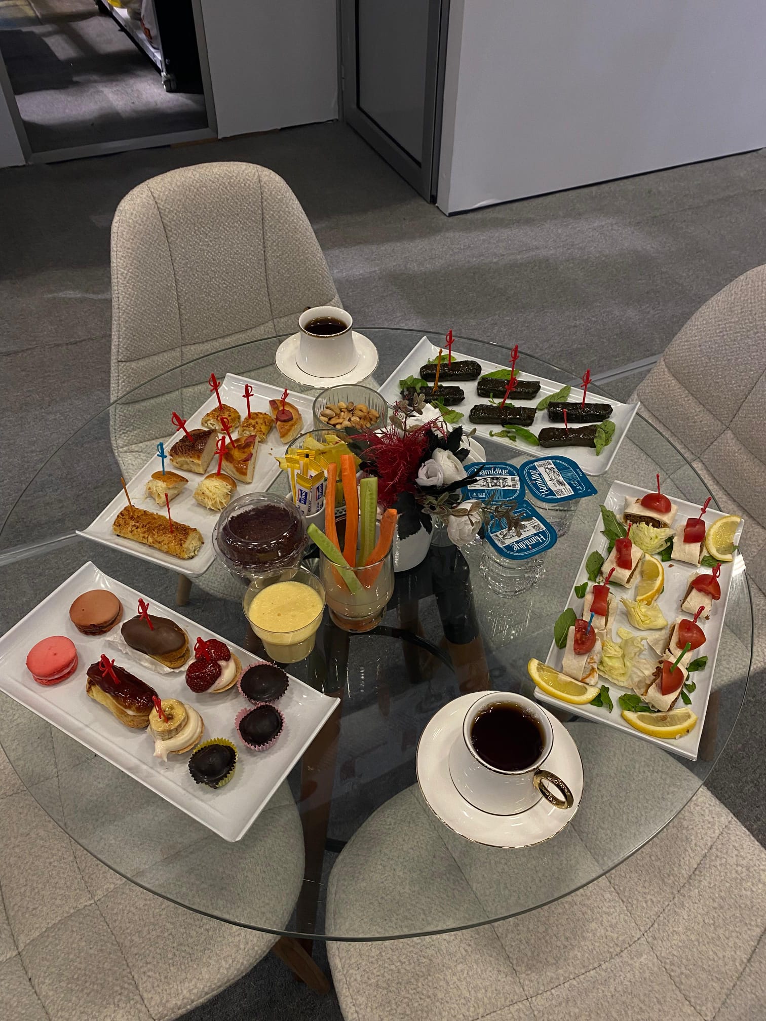 Fuar Catering Hizmeti – Stand İçi İkram ve Profesyonel Kokteyl Organizasyonu