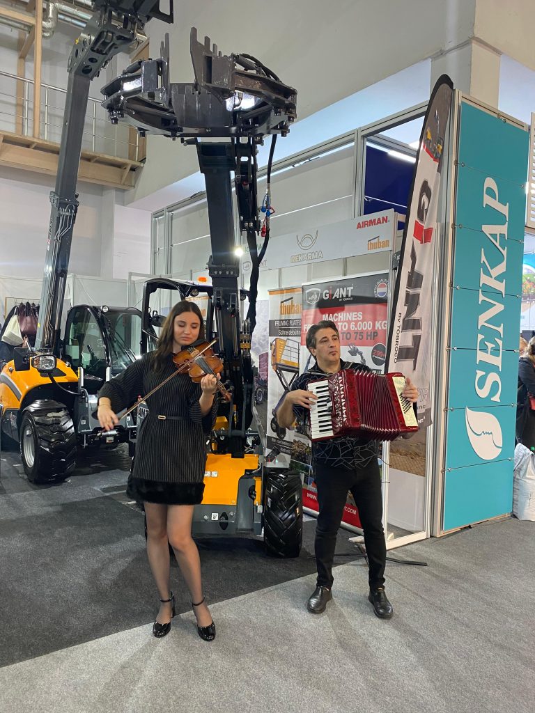 Canlı Performanslı Kokteyl Organizasyonu Paketleriyle Etkileyici Davet Atmosferi Oluşturun