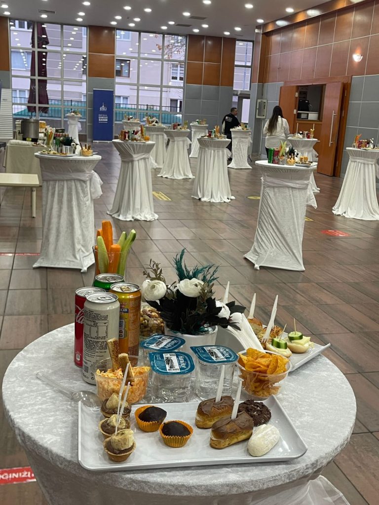 Catering Kokteyl 2026 | Karşılama Hostesli Canlı Müzikli Paketler 38.900 TL’den Başlıyor