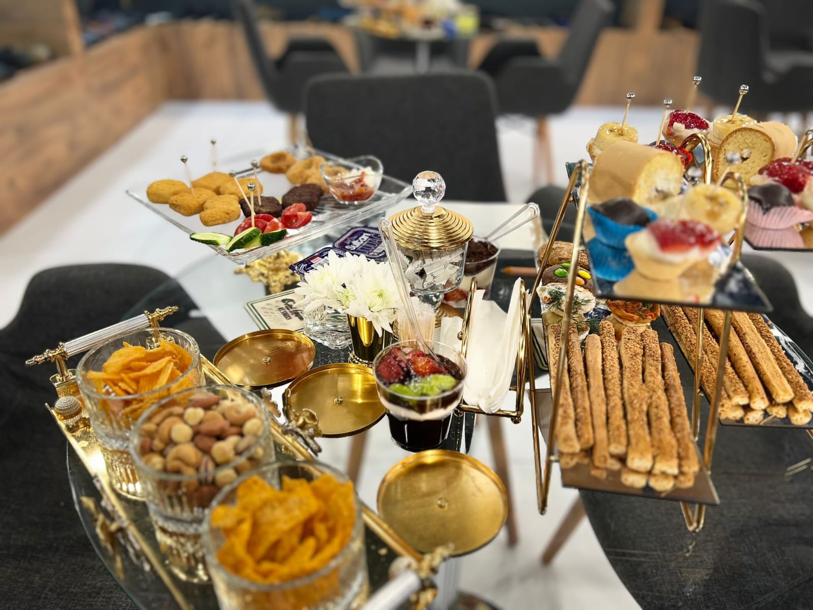 Fuar Catering “Satış”a Nasıl Yardım Eder? Misafiri Bekletmeden İkramla İletişimi Başlatın