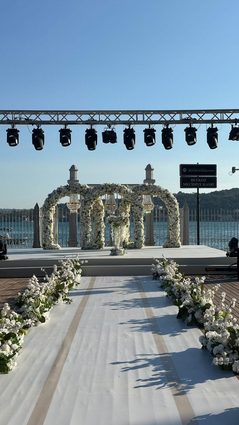 İstanbul Nikah Organizasyonu: Kısa Töreni Şık Bir Kutlamaya Dönüştüren Akış ve Atmosfer