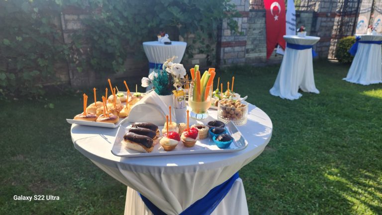 Mezuniyet Töreni Catering ve Kokteyl Organizasyonu ile Şık, Planlı ve Prestijli Kutlama Rehberi