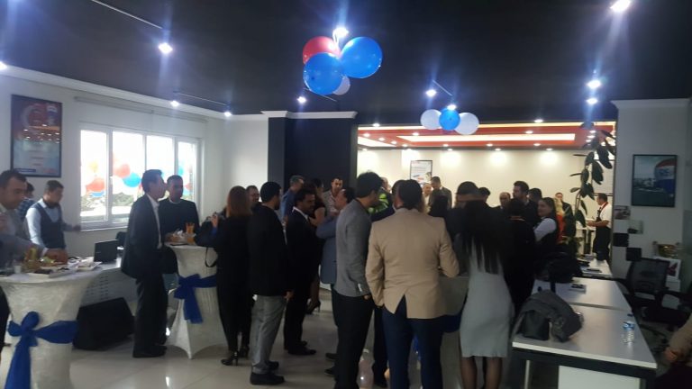 Kurumsal Şirket Eğlenceleri: Ekibinizin “İyi Ki” Diyeceği Atmosferi Birlikte Kuralım