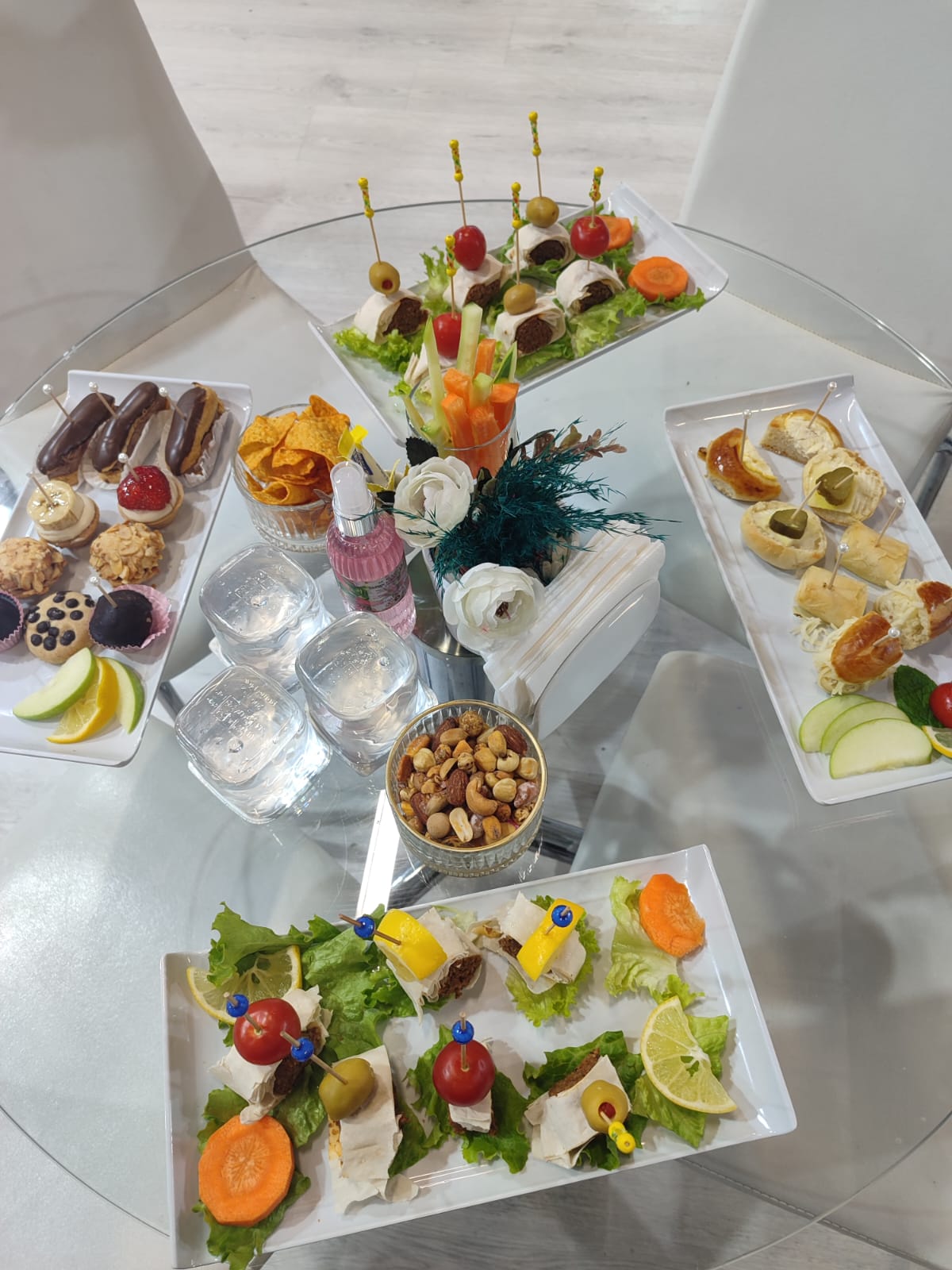 Fuar Catering Nasıl Olmalı? Standınızı Kalabalıkta Kaybolan Değil, Hatırlanan Hale Getiren İpuçları