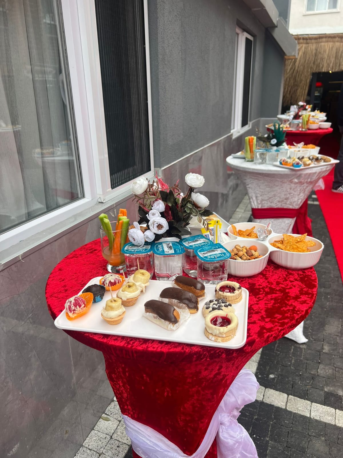 Şık Cafe Açılış Organizasyonu | Teklif Al, Tarihini Hemen Rezerve Et
