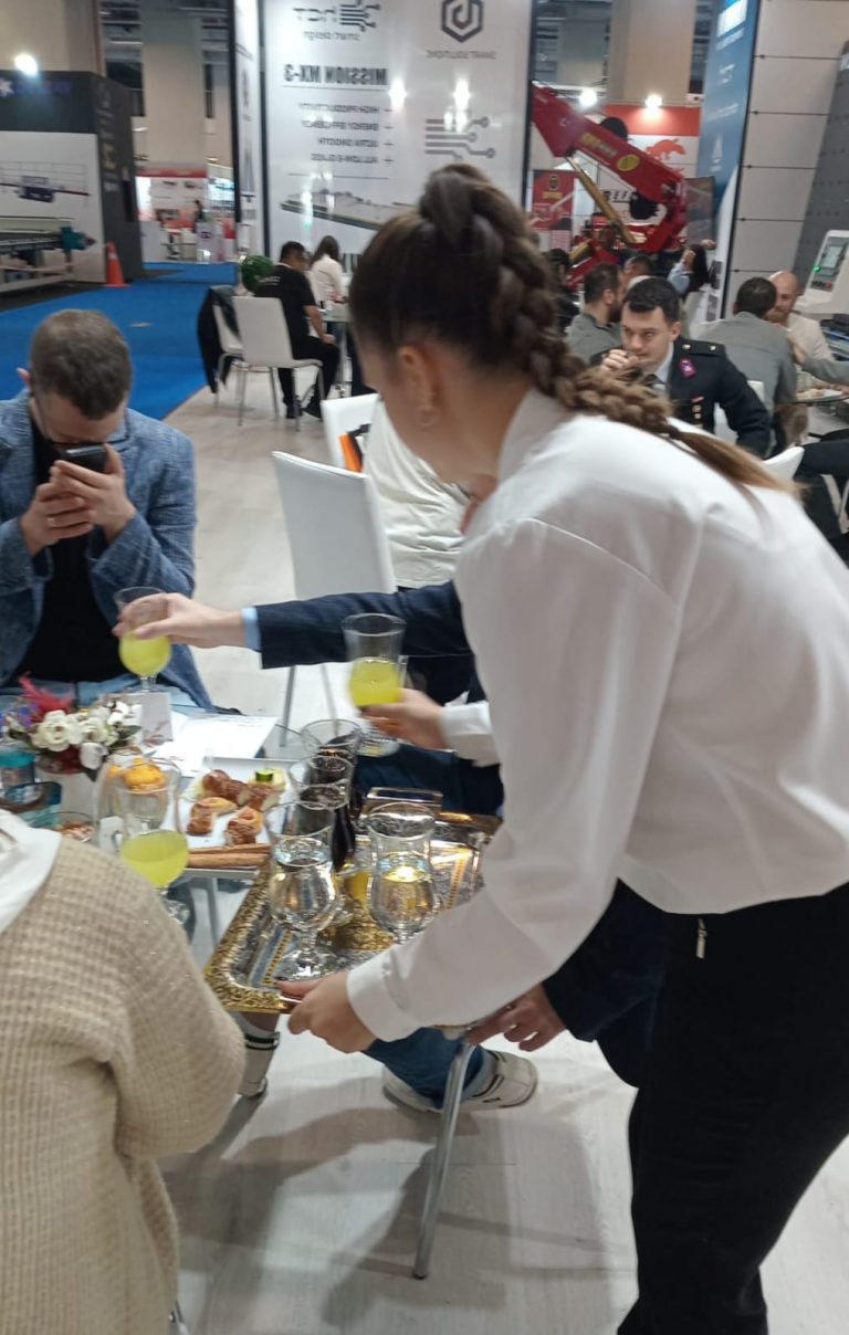 Fuar Organizasyonlarında Catering Hostes Manken Tercüman Fotomodel Hizmetleriyle Farkınızı Gösterin