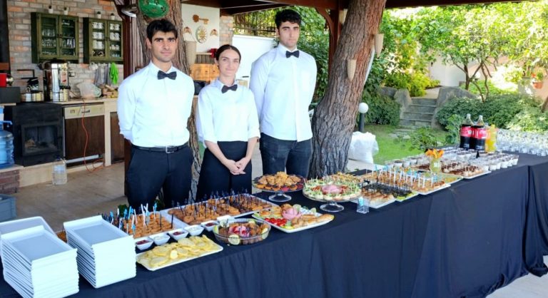 Catering Organizasyonu Hakkında Bilmeniz Gerekenler: Paketler, Fiyatlar ve Püf Noktaları (2026 Rehberi)